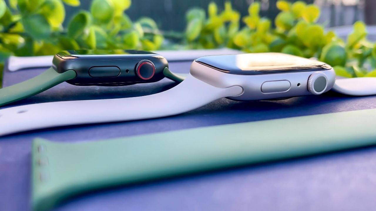 Apple Watch 7 side view