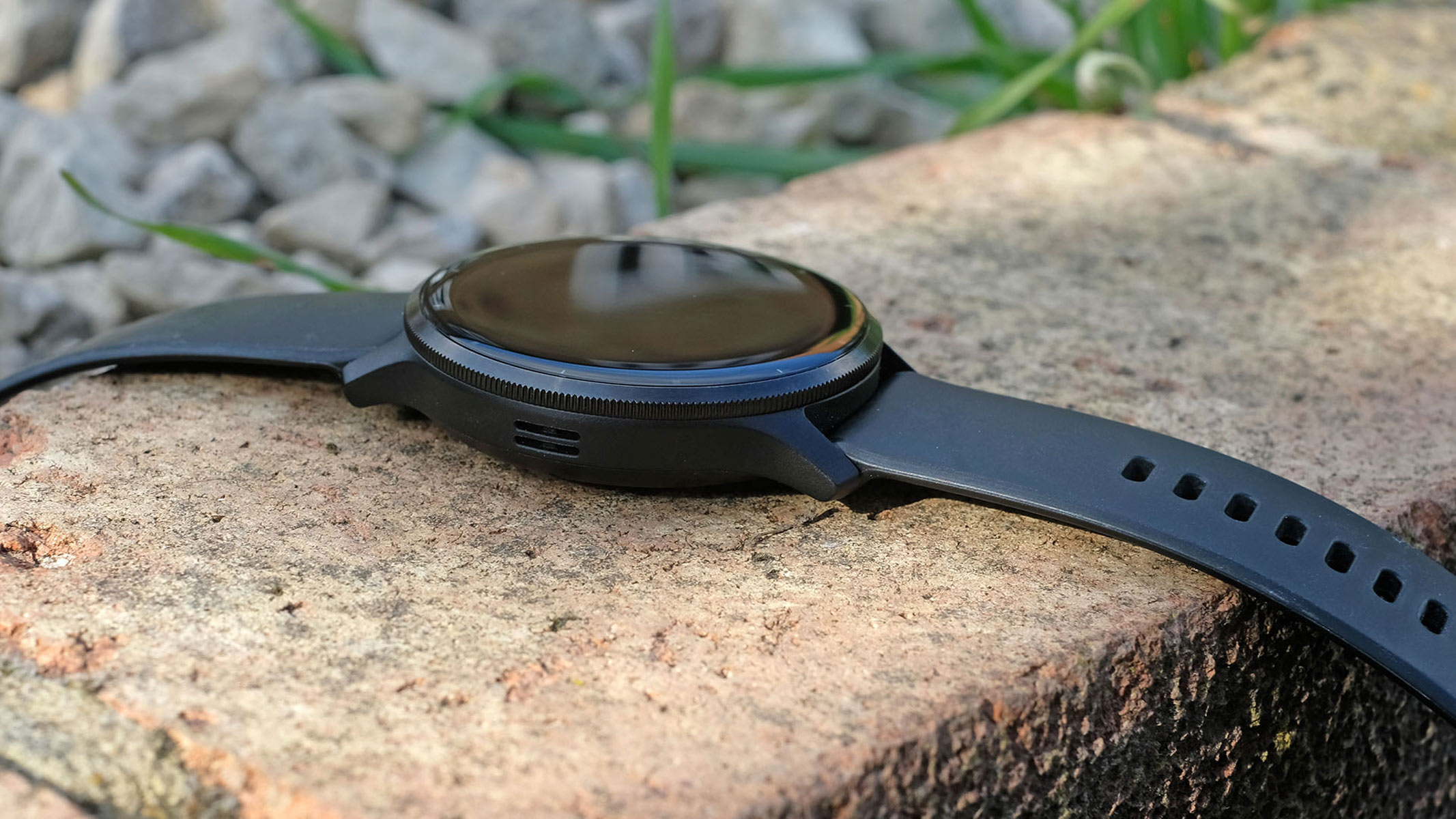 Garmin Venu 3 smartwatch, a view from the side