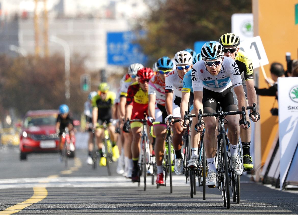 Owain Doull (Team Sky) leads the peloton