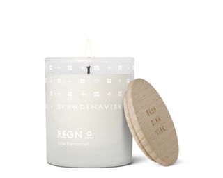 Skandinavisk Regn Scented Candle in white glass jar with wooden lid