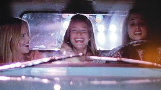 Joey Lauren Adams and Parker Posey in Dazed and Confused