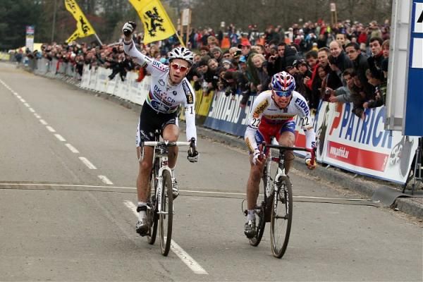 Niels Albert (BKCP-Powerplus) outsprints Zdenek Stybar (Telenet-Fidea Cycling Team) to win the Nommay, France round of the World Cup.