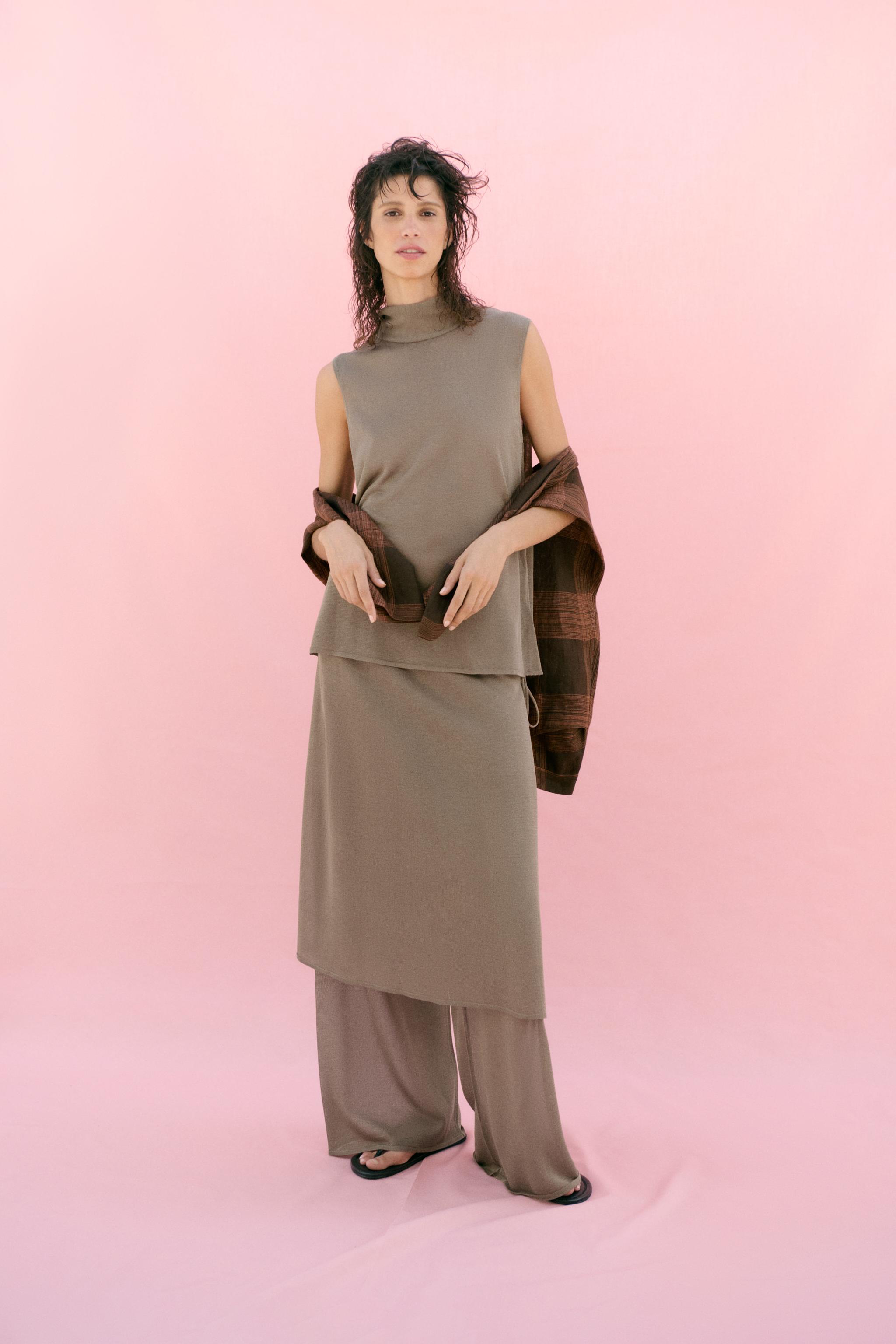 High-Neck Fine Knit Top - Mink - S