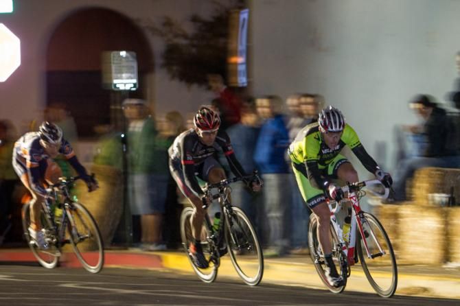 Gord Fraser (Body by Vi p/b VeloVie) leads Luis Amaran (Jamis/Hagens Berman p/b Sutter Home) and Chad Beyer (Champion System) in a break which stayed away until the closing laps.
