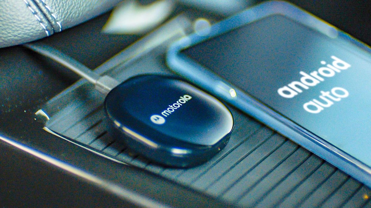 Motorola MA1 adapter brings wireless Android Auto to all cars