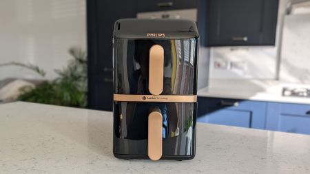 Philips 4000 Series Airfryer on kitchen counter
