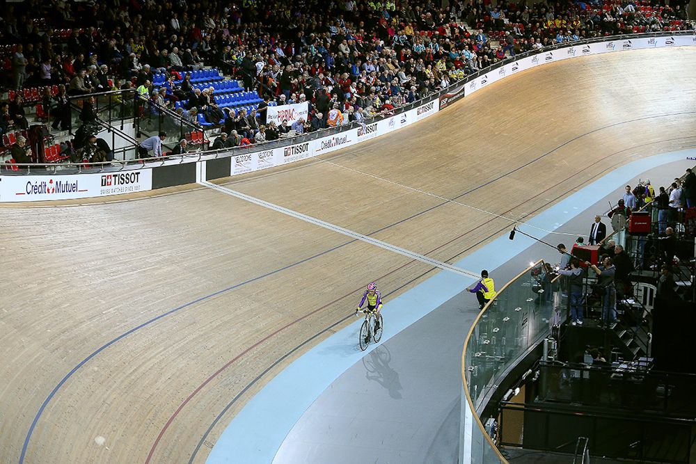 Robert Marchand during his attempt to break the 105+ world cycling hour record.
