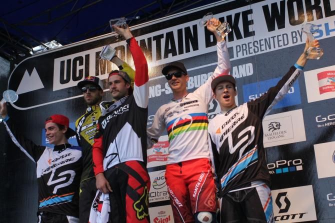 An injured World Champion Greg Minnaar (Santa Cruz Syndicate) sat out the final round of World Cup racing but still made the overall podium