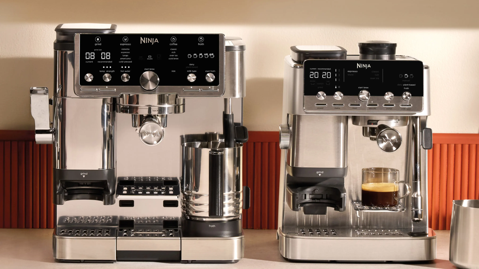 Ninja Luxe Caf&amp;eacute; Premier naast Caf&amp;eacute; Mini Plus