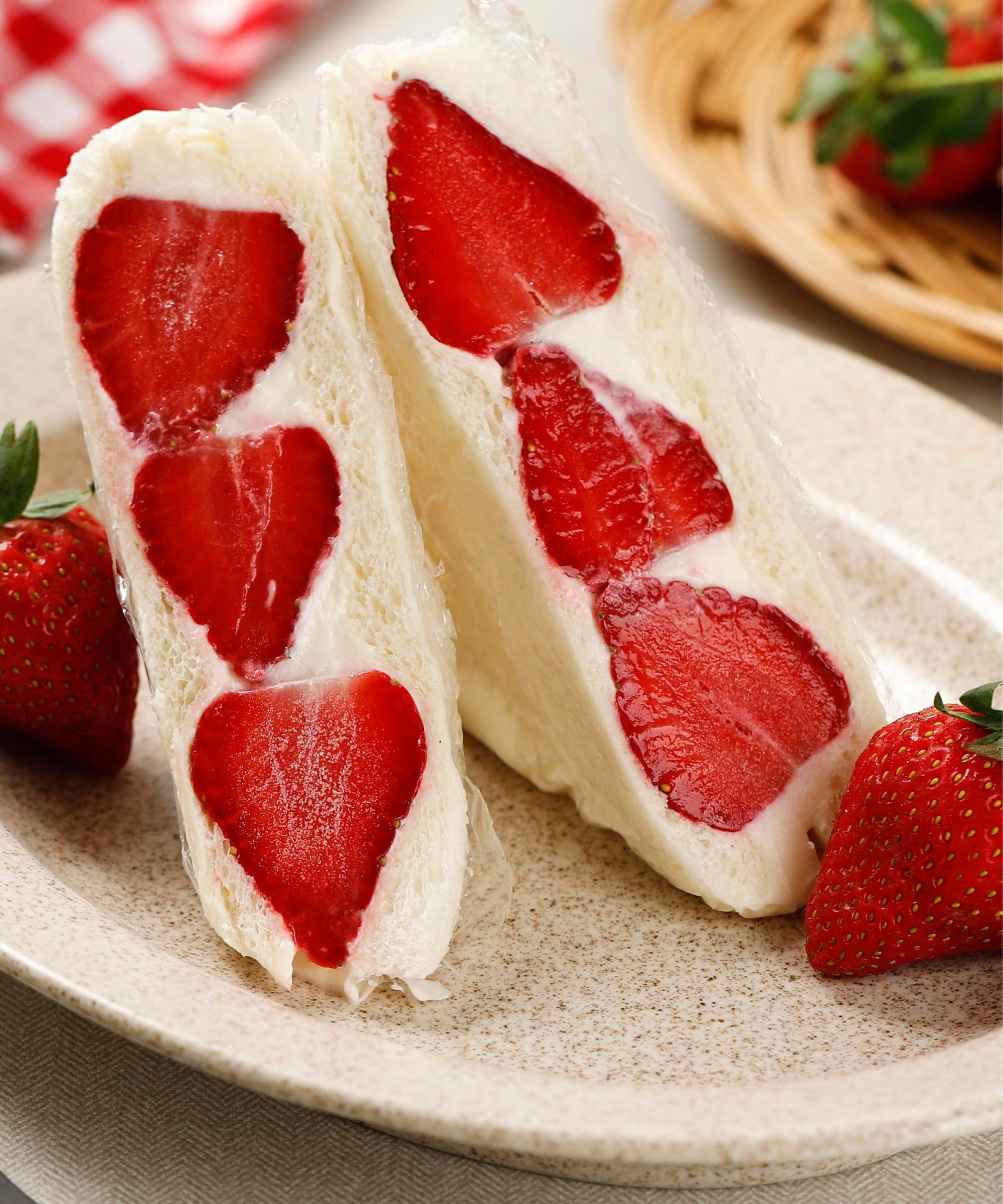 Strawberries & cream sando