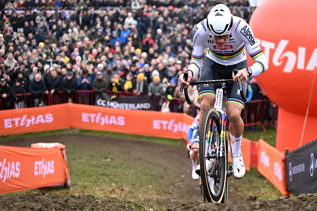 ANTWERPEN, BELGIUM - DECEMBER 20: Mathieu Van Der Poel of Netherlands and Team Alpecin-Deceuninck competes during the 19th UCI Cyclo-Cross World Cup Antwerpen 2025 - Men&amp;amp;apos;s Elite on December 20, 2025 in Antwerpen, Belgium. (Photo by Luc Claessen/Getty Images)