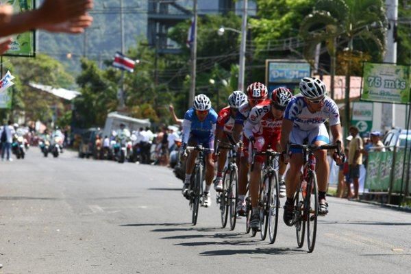 A small group gets an advantage during the stage