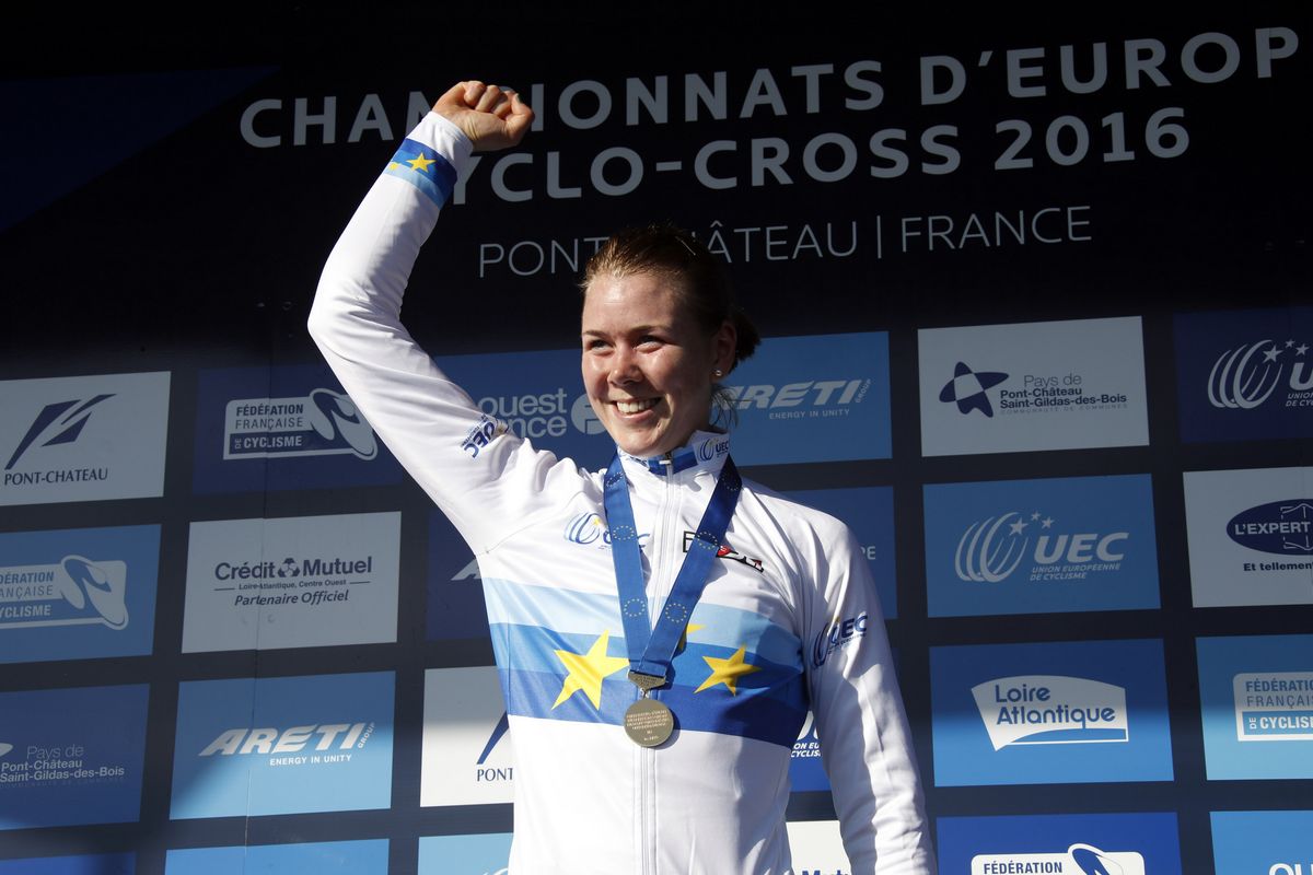 Thalita de Jong pulls on her European champion's jersey