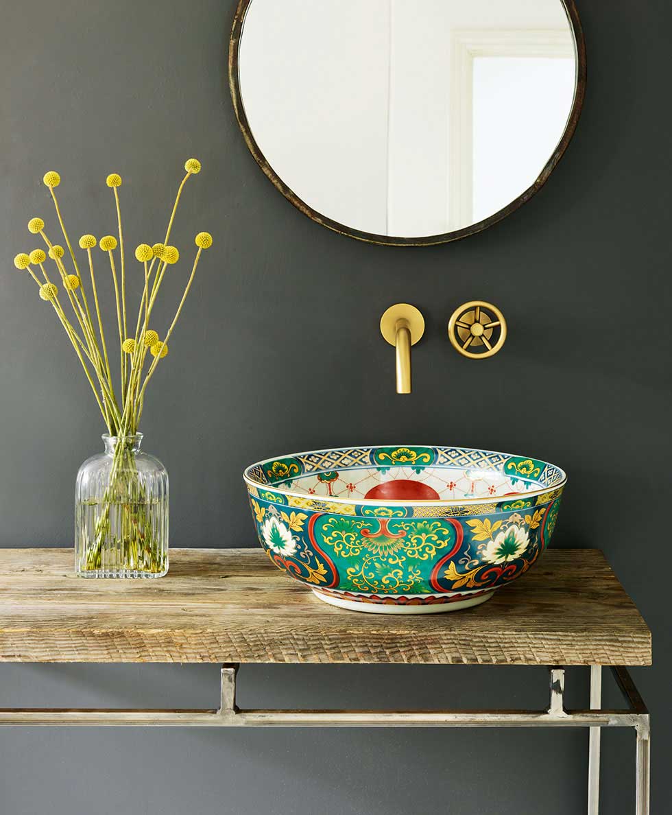 Freestanding bathroom sink with oriental design and circular mirror