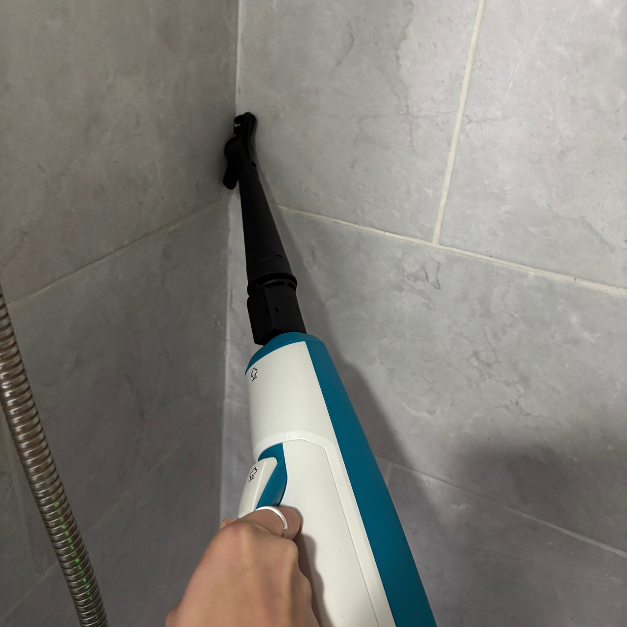 Russell Hobbs 12-in1 Multifunctional Steam Mop review