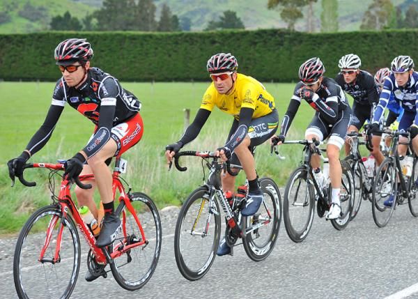 Jeremy Vennell leads Hayden Roulston (Calder Stewart)