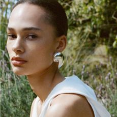 zara shopping hacks - shell earrings from the article