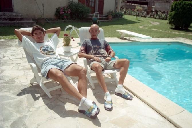 Poolside rest day at the 1995 Tour de France for Claudio Chiappucci and Marco Pantani