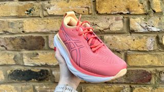 a photo of a front on view of the Asics Gel Nimbus 25