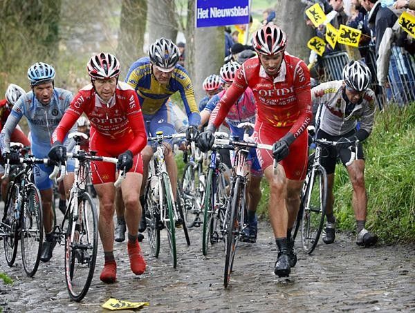 The Koppenberg gives opportunity to test the robustness of cleats. Magnus Backstedt rides up through the mess, though.