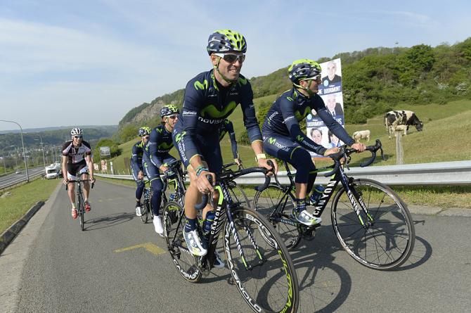 Alejandro Valverde leads Movistar up La Redoute