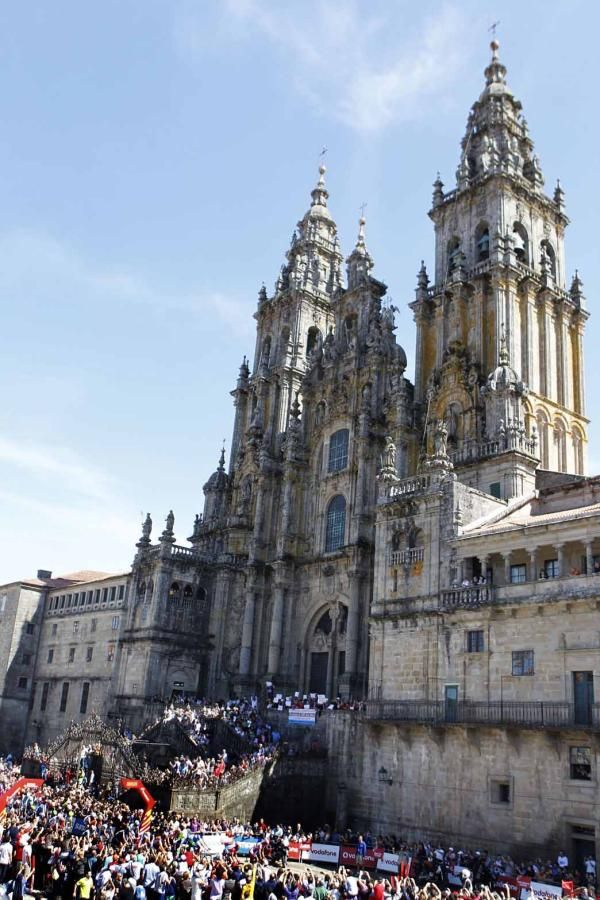 A spectacular start for the stage 13 of the Vuelta a Espana in Santiago de Compostela.
