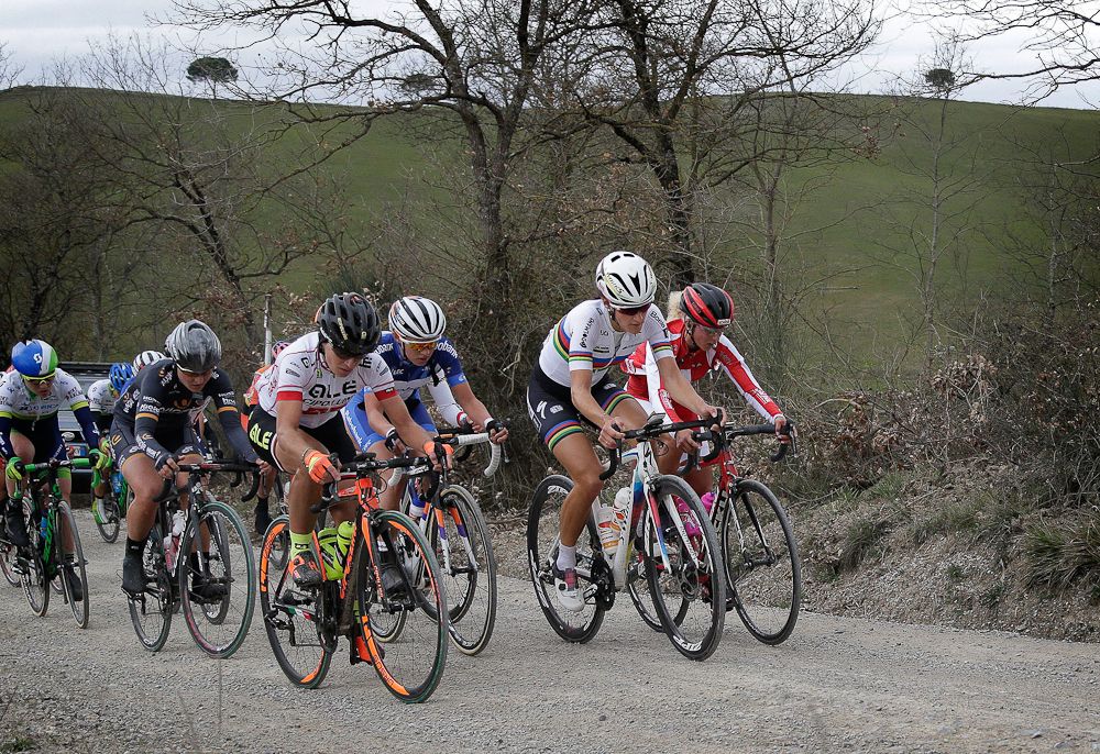 The leaders take on the gravel roads of Strade Bianche