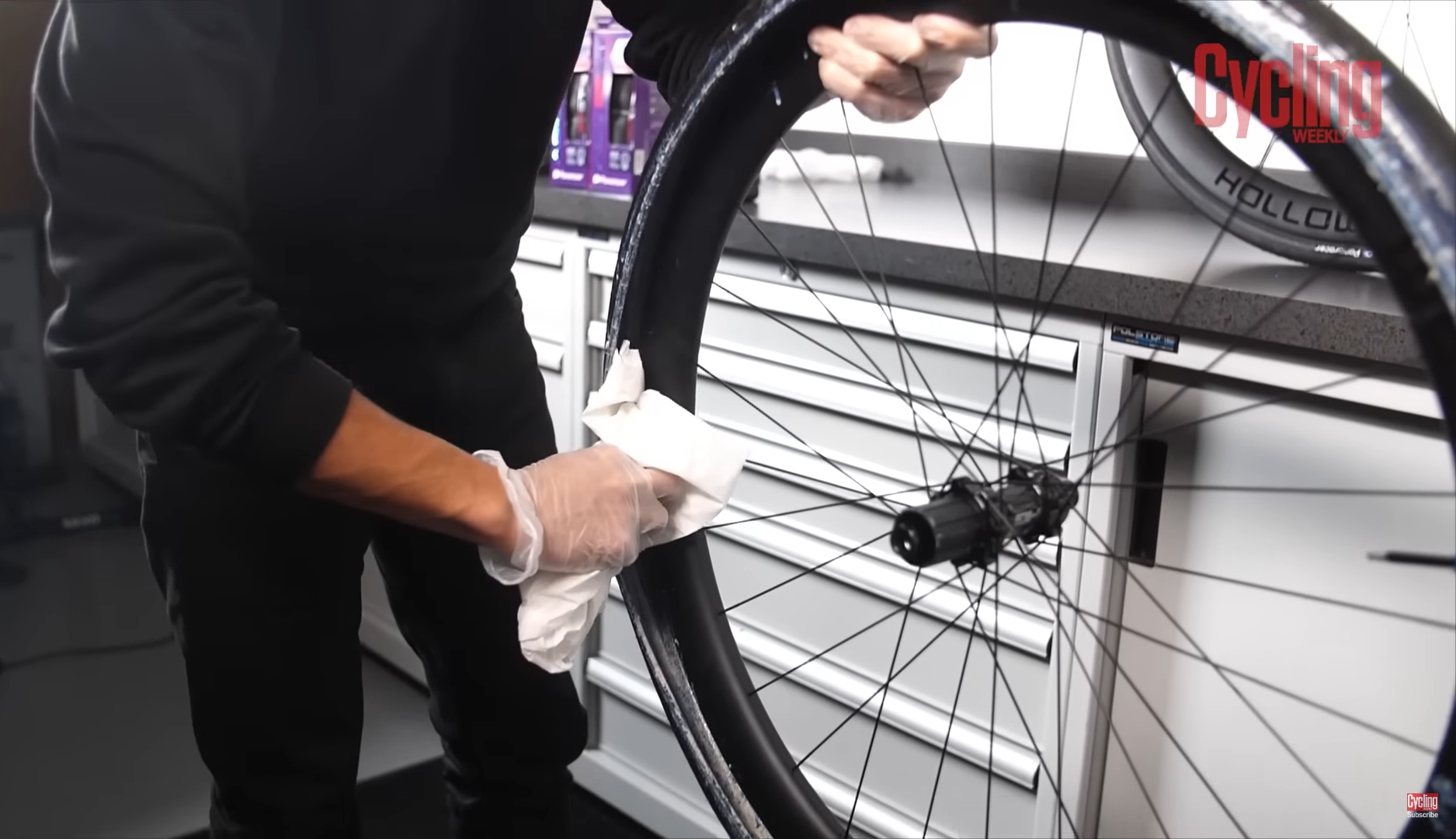 Tubeless tyres