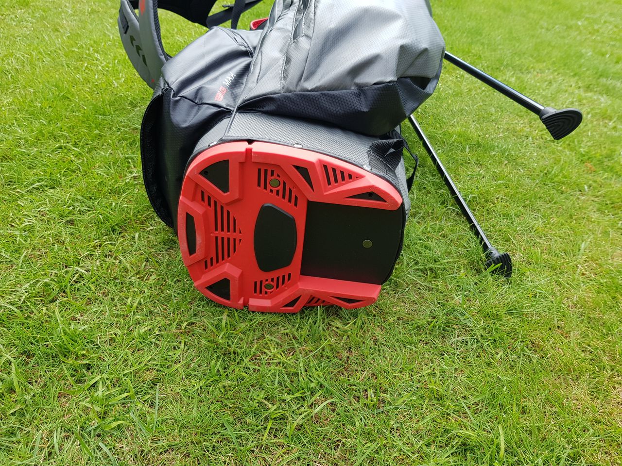 Big Max Dri Lite Hybrid 2 stand bag bottom