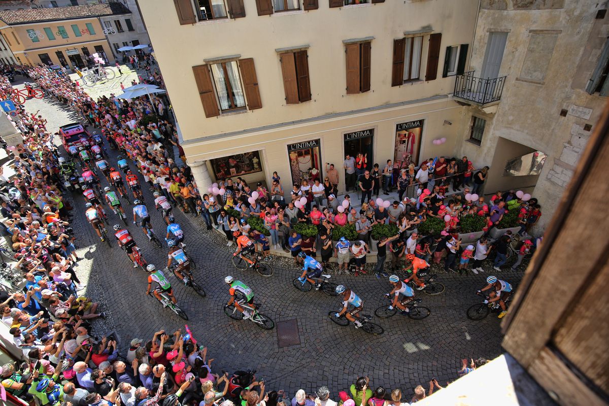 The peloton leaves Feltre for the mountains of stage 20