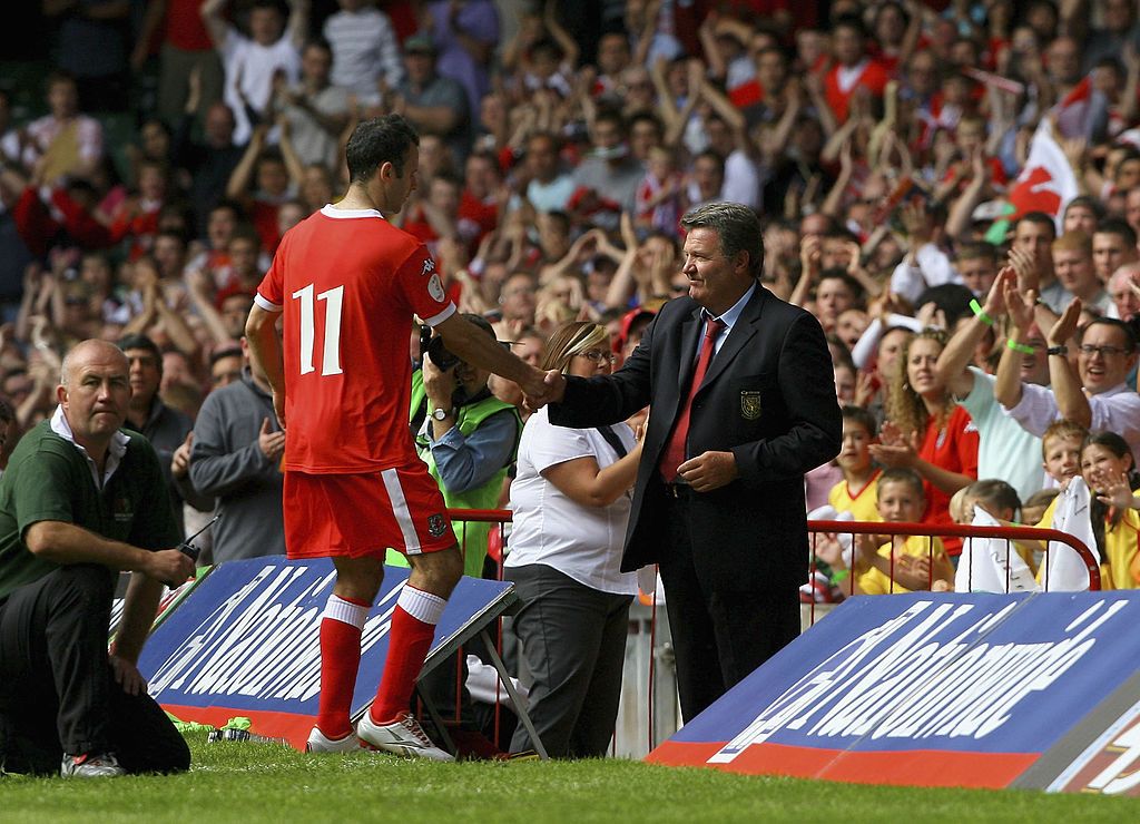 CARDIFF, UNITED KINGDOM - JUNE 02: Wales captain Ryan Giggs shakes the hand of manager John Toshack after being substituted on his last International appearance for his country during the Euro 2008 Group D Qualifying Match between Wales and Czech Republic at the Millennium Stadium on June 2, 2007 in Cardiff, Wales. Photo by (Stu Forster/Getty Images)