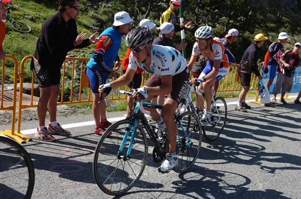 Vladimir Efimkin (AG2R La Mondiale) climbs to the finish in Andorre Arcalis.