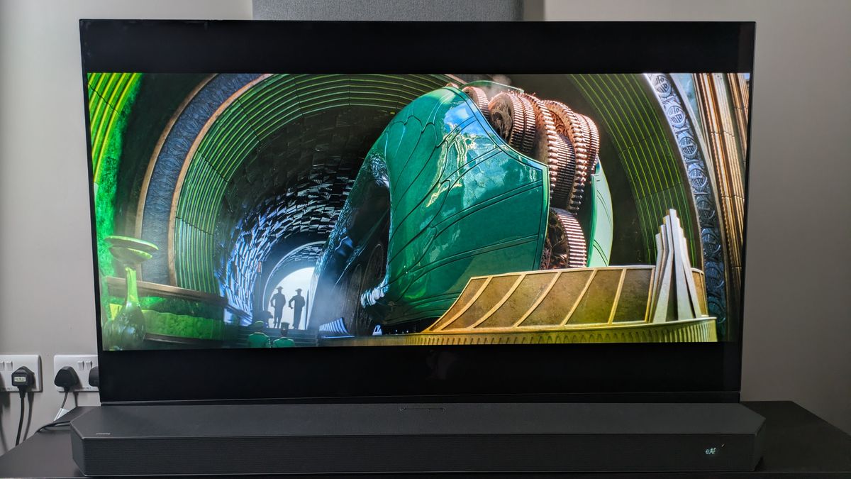 Wicked 4K Blu-ray shot of green train arriving into Emerald City