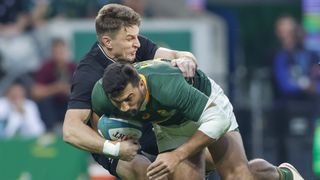 Damien de Allende of South Africa and Beauden Barrett of New Zealand fight for the ball