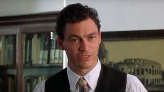 Dominic West talking to Julia Roberts in Mona Lisa Smile.