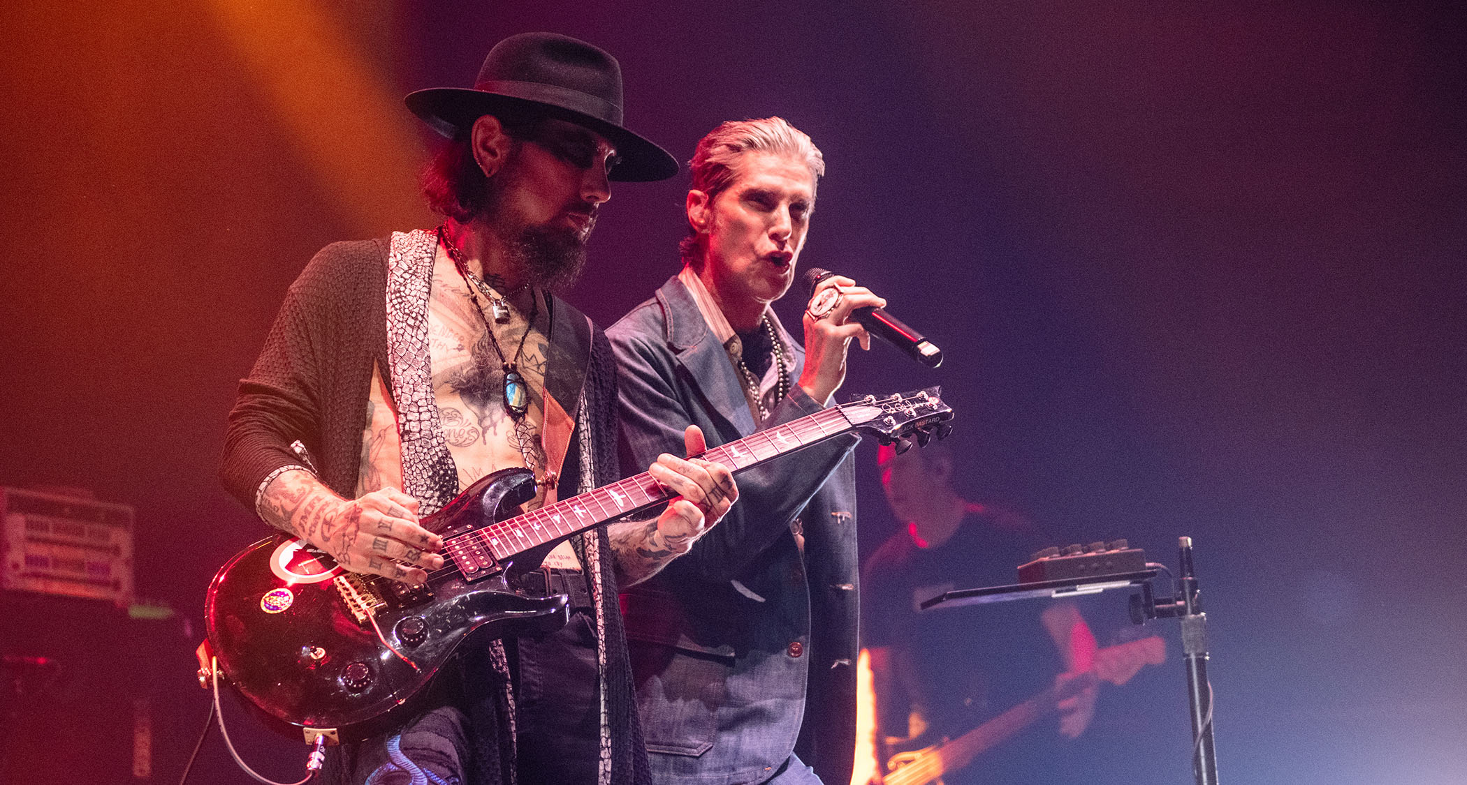 Dave Navarro and Perry Farrell perform side by side onstage in London