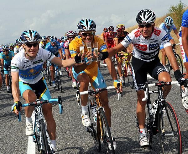 Alberto Contador (Astana) enjoys a drink with Levi Leipheimer (Astana) and Carlos Sastre (CSC-Saxo Bank), l &amp; r.