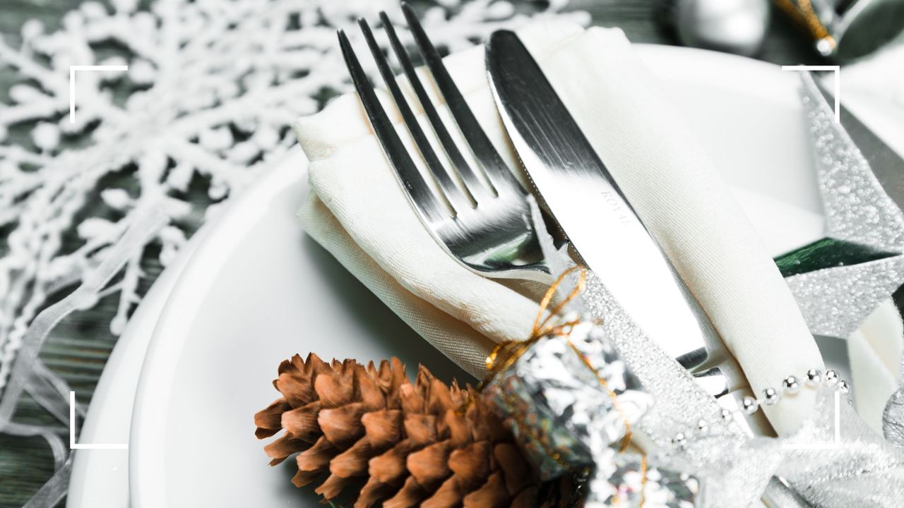 picture of knife and fork on placesetting at christmas 