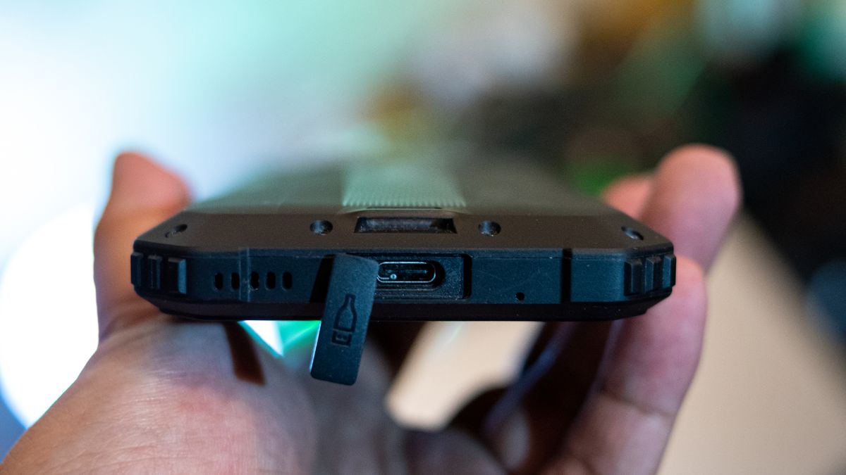 Blackview BL8800 Pro bottom portion with USB-C port