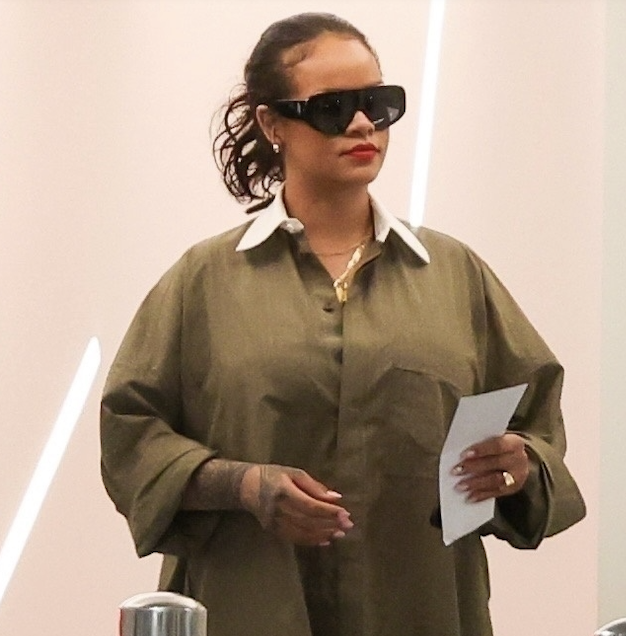 Rihanna is fashionably chic as she steps out to go shopping in Los Angeles.