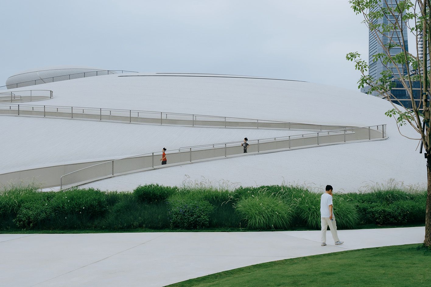 MAD’s Shenzhen Bay Culture Square encourages you not to look up, but to wander through