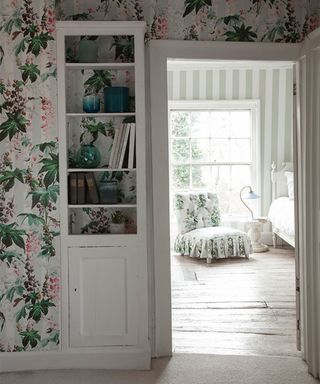 Bookshelf ideas for bedrooms with landing bookcase