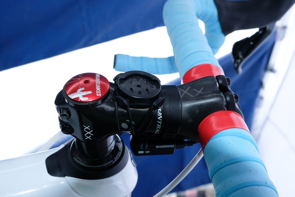 Compton uses a Bontrager Pro Blendr alloy stem