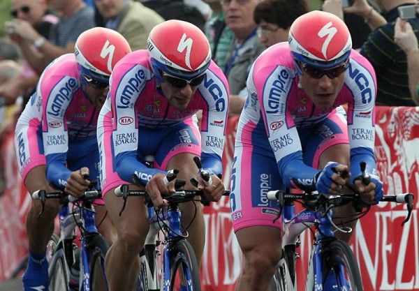 Damiano Cunego (Lampre-NGC) takes a pull.