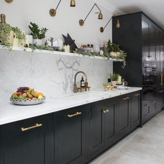 Black shaker kitchen with gold bar handles