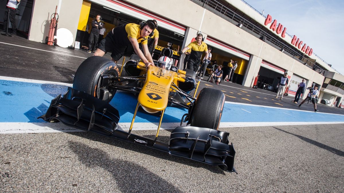 Could we really learn to drive a Formula 1 car in a day? T3