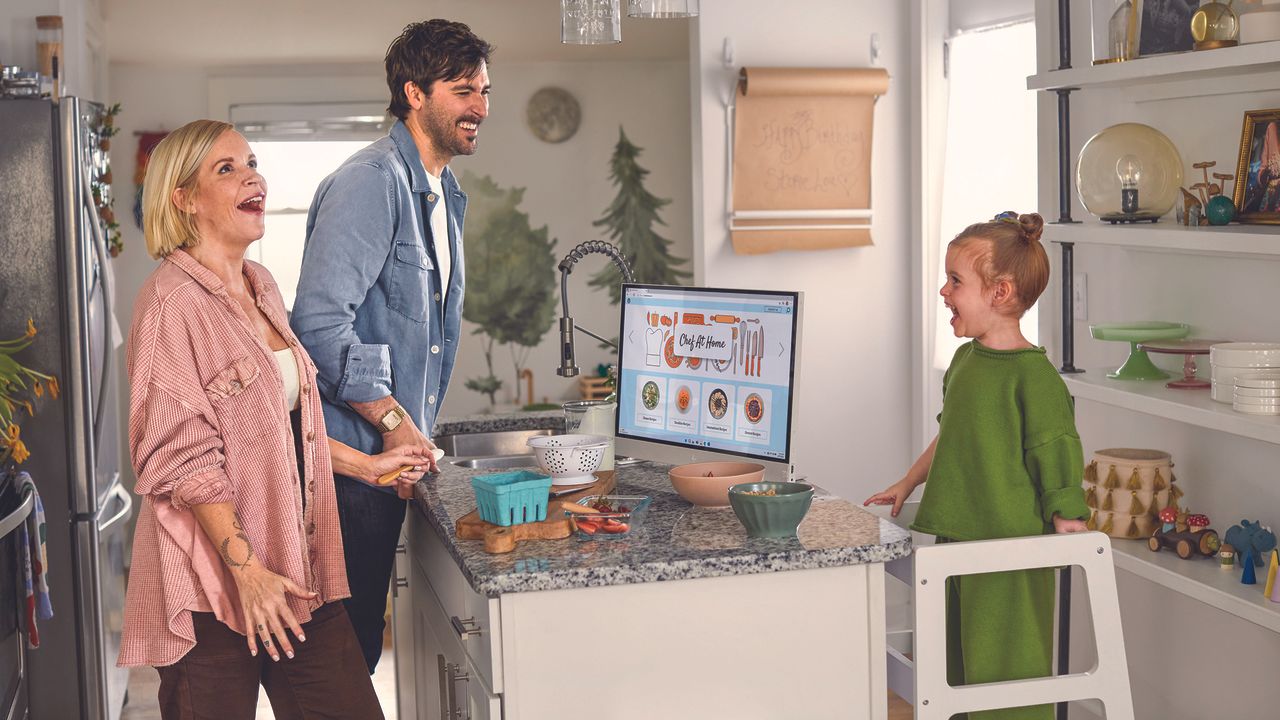 HP Envy Move all-in-one PC 23.8-inch lifestyle image