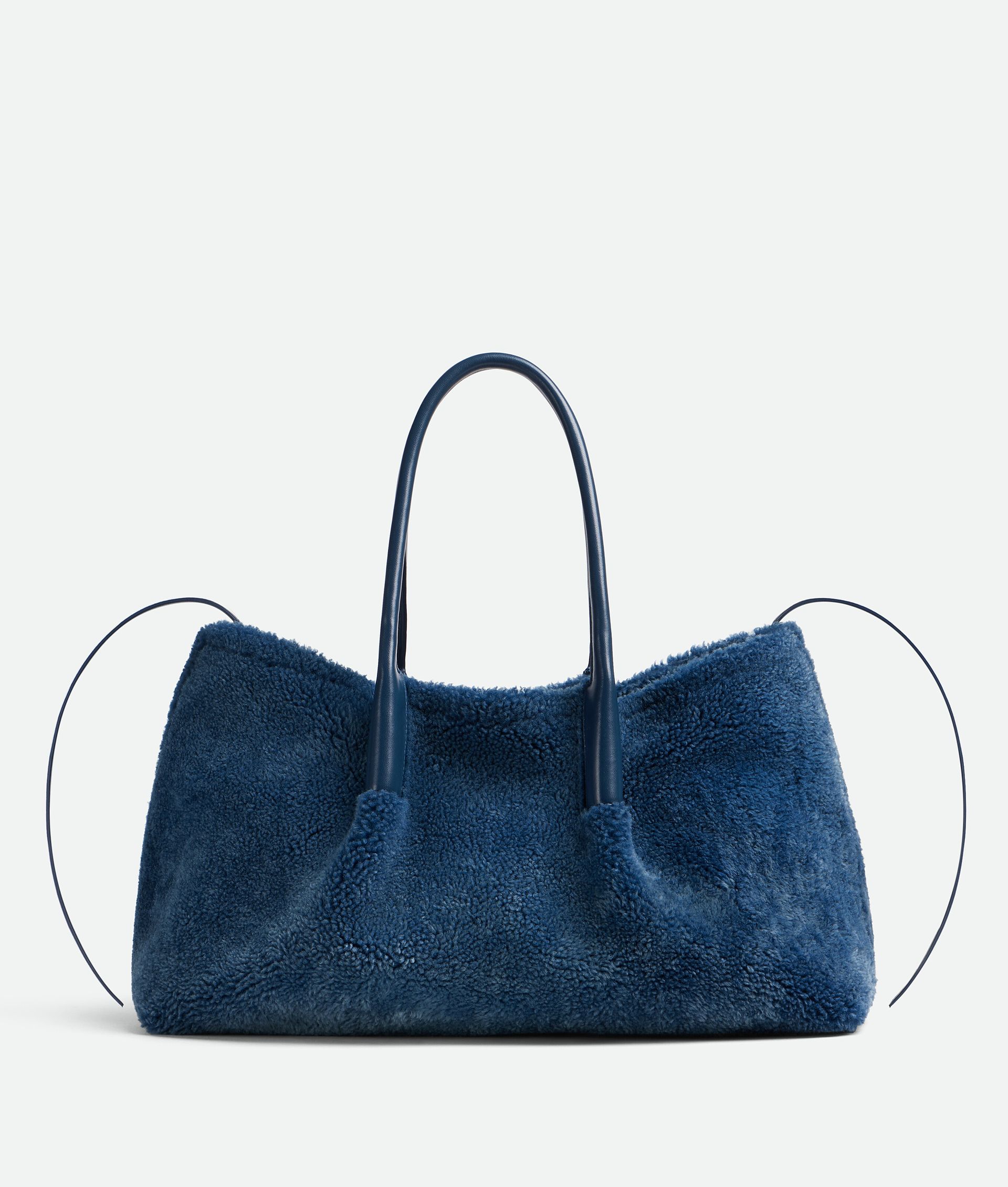 Women's Pinacoteca in Ocean/pacific