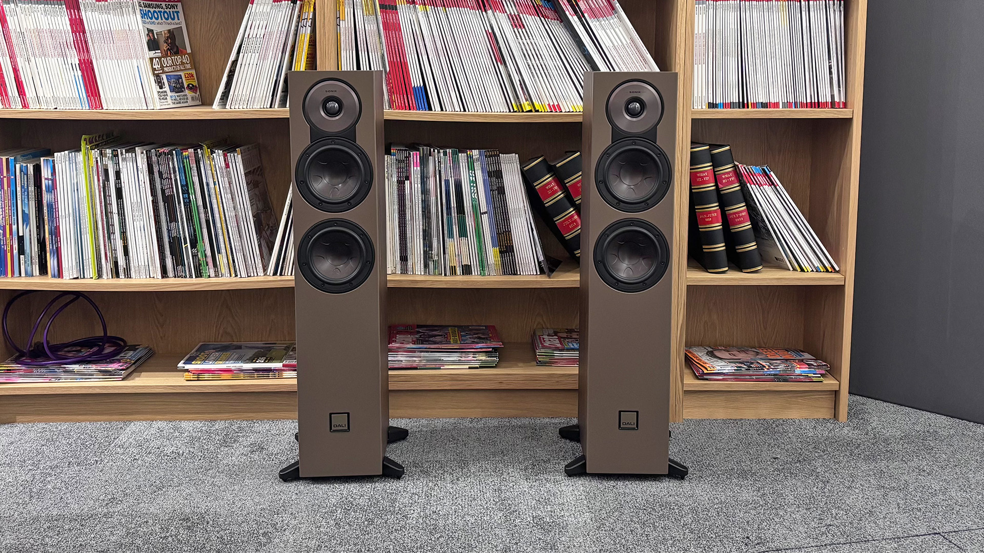Dali Sonik 5 floorstanding speakers