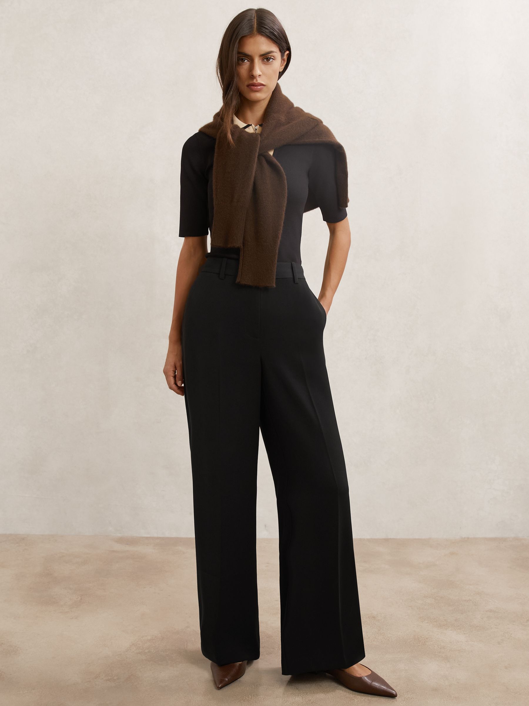 Wide-Leg Tailored Trousers in Black